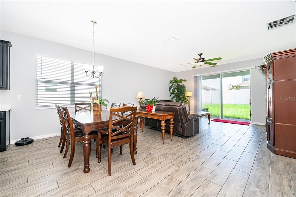 En Venta: $439,000 (3 camas, 2 baños, 1969 Pies cuadrados)