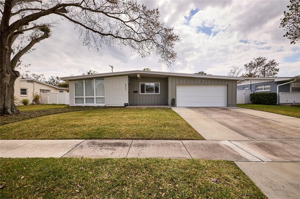 For Rent: $2,800 (2 beds, 1 baths, 1540 Square Feet)