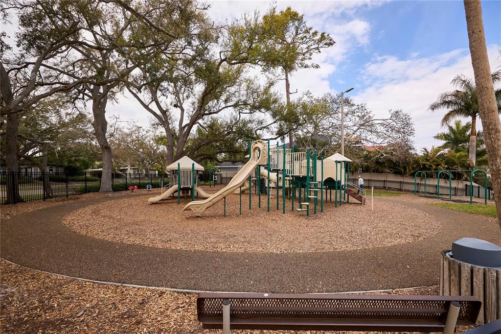 For Rent: $2,800 (2 beds, 1 baths, 1540 Square Feet)