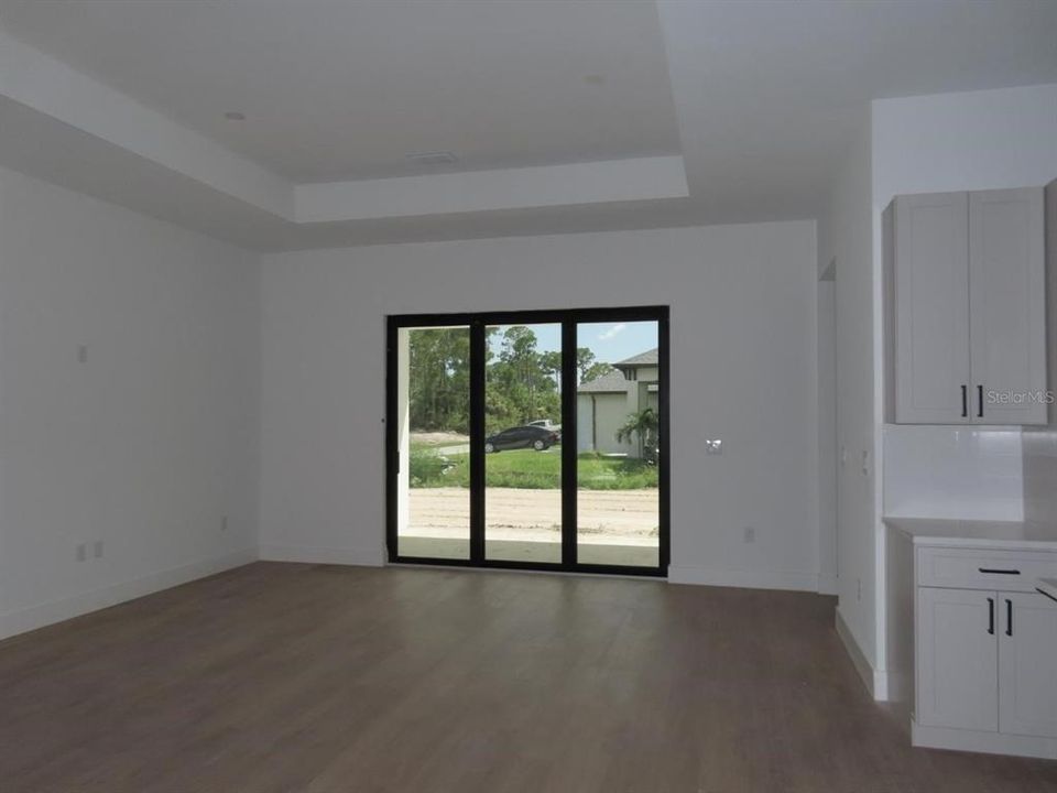 En Venta: $429,000 (4 camas, 3 baños, 1975 Pies cuadrados)