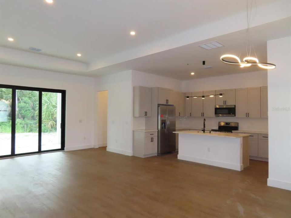 En Venta: $429,000 (4 camas, 3 baños, 1975 Pies cuadrados)