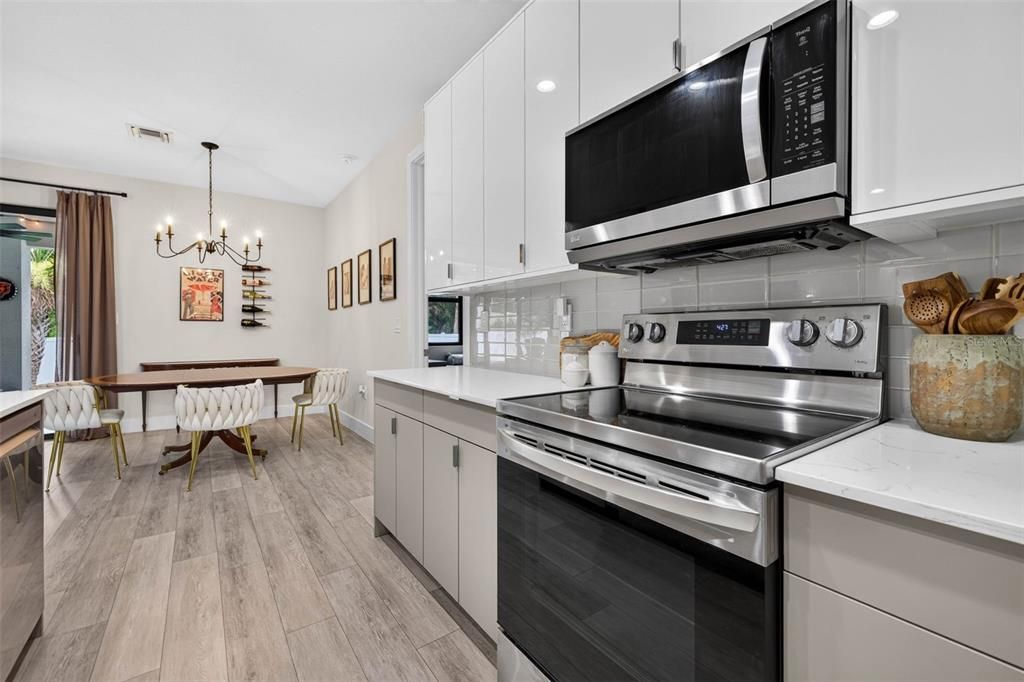 На продажу: $399,000 (3 спален, 2 ванн, 1733 Квадратных фут)