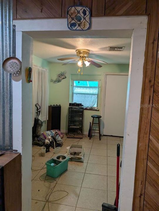 На продажу: $79,000 (3 спален, 1 ванн, 1295 Квадратных фут)