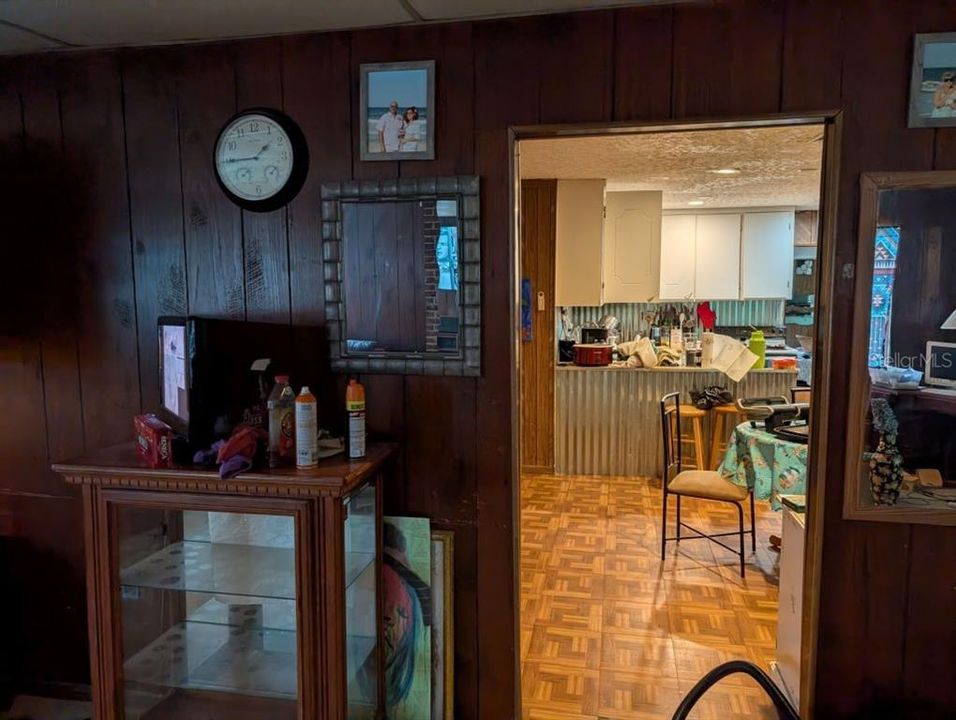 На продажу: $79,000 (3 спален, 1 ванн, 1295 Квадратных фут)