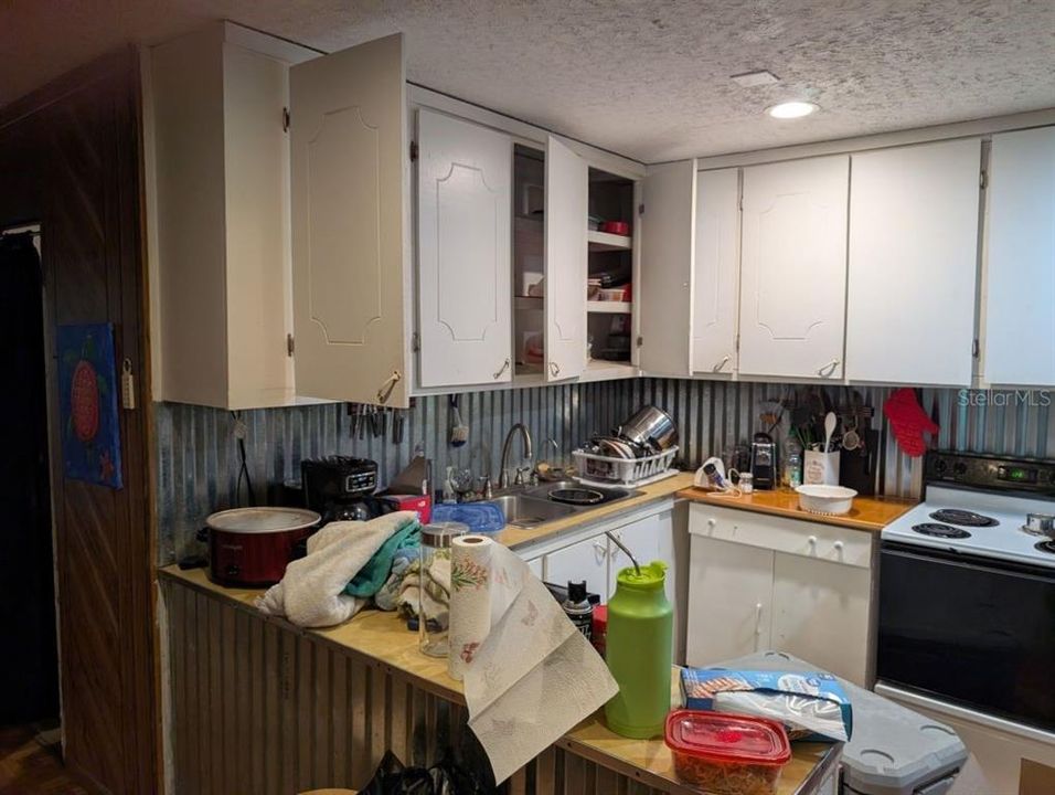 На продажу: $79,000 (3 спален, 1 ванн, 1295 Квадратных фут)