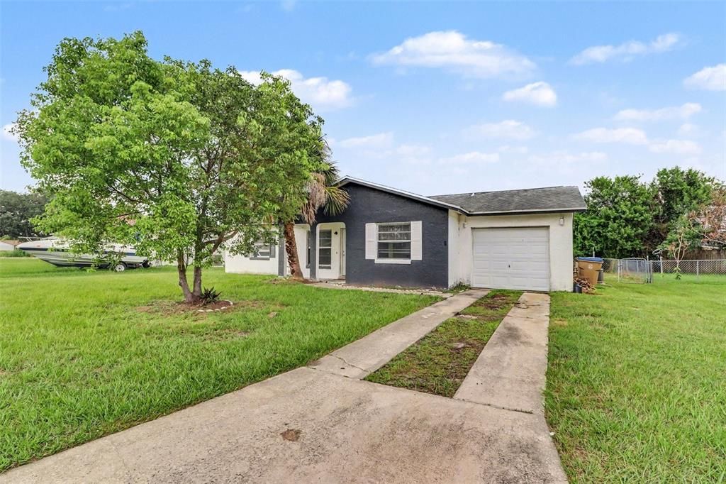 For Sale: $299,900 (3 beds, 2 baths, 1090 Square Feet)