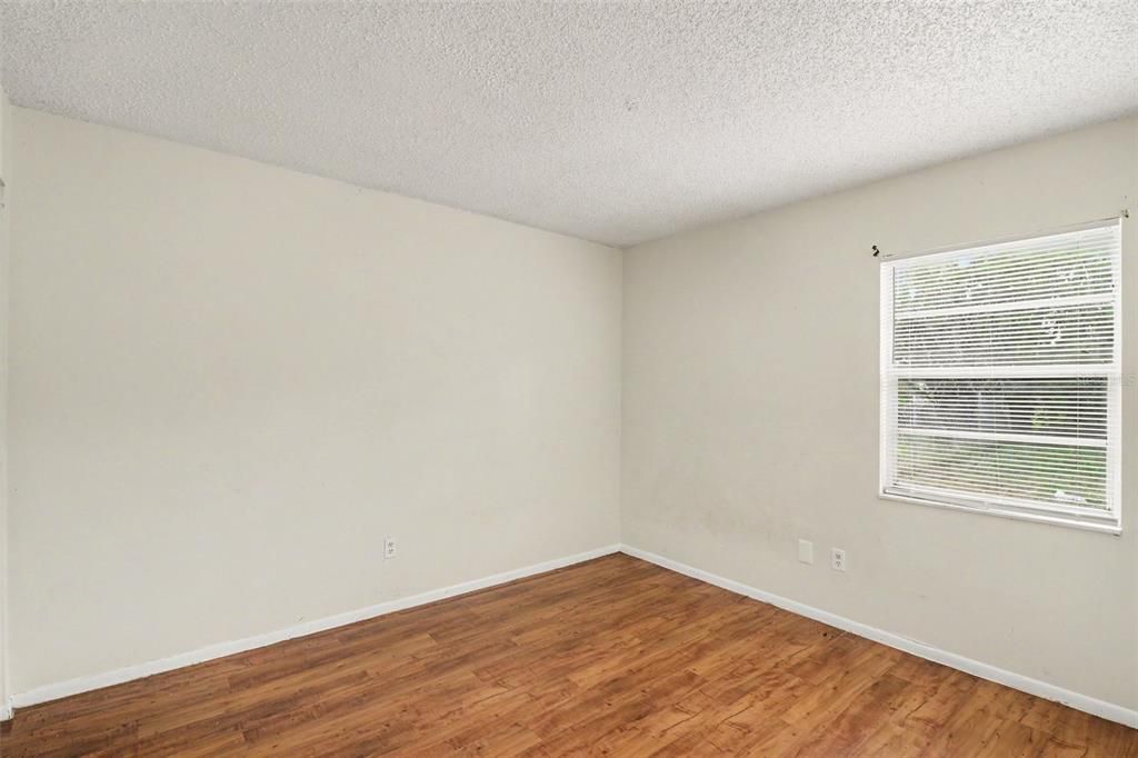 For Sale: $299,900 (3 beds, 2 baths, 1090 Square Feet)