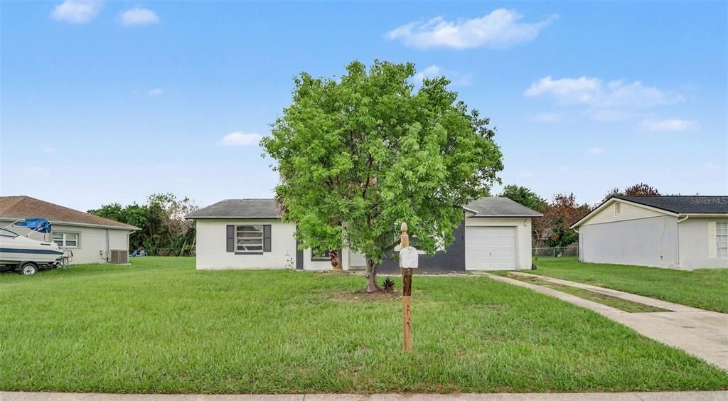 For Sale: $299,900 (3 beds, 2 baths, 1090 Square Feet)