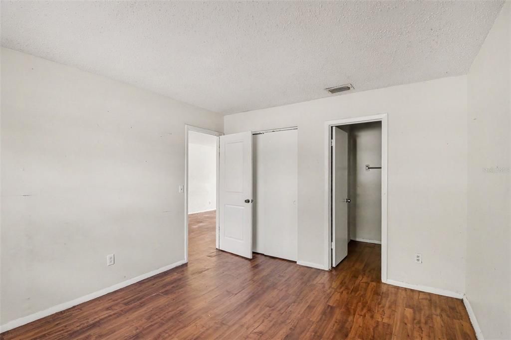 For Sale: $299,900 (3 beds, 2 baths, 1090 Square Feet)