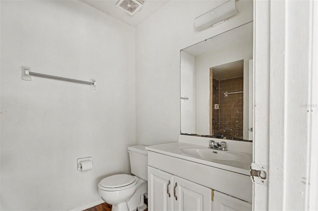 For Sale: $299,900 (3 beds, 2 baths, 1090 Square Feet)