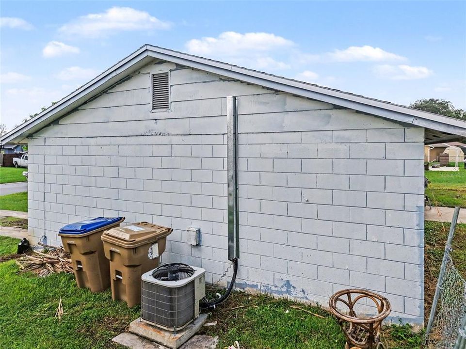 For Sale: $299,900 (3 beds, 2 baths, 1090 Square Feet)
