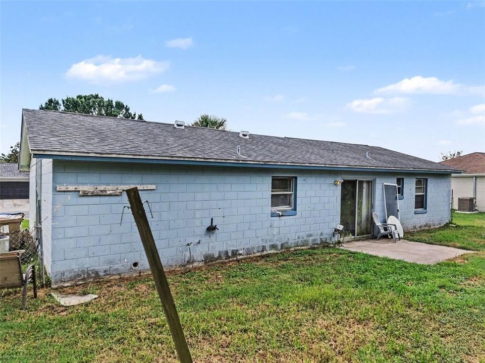 For Sale: $299,900 (3 beds, 2 baths, 1090 Square Feet)