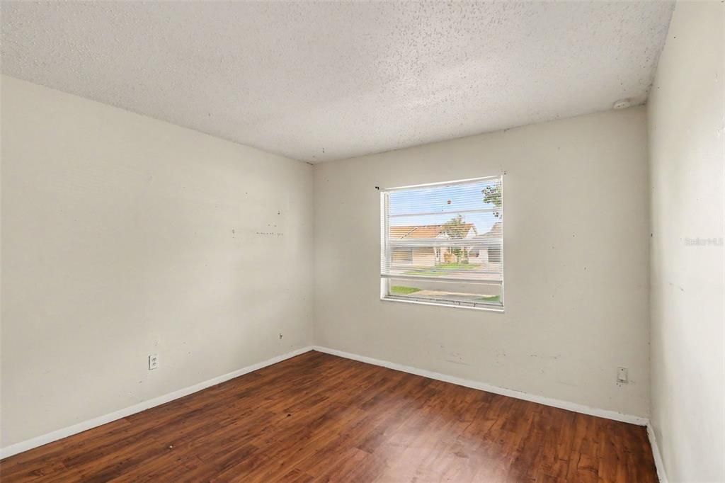 For Sale: $299,900 (3 beds, 2 baths, 1090 Square Feet)
