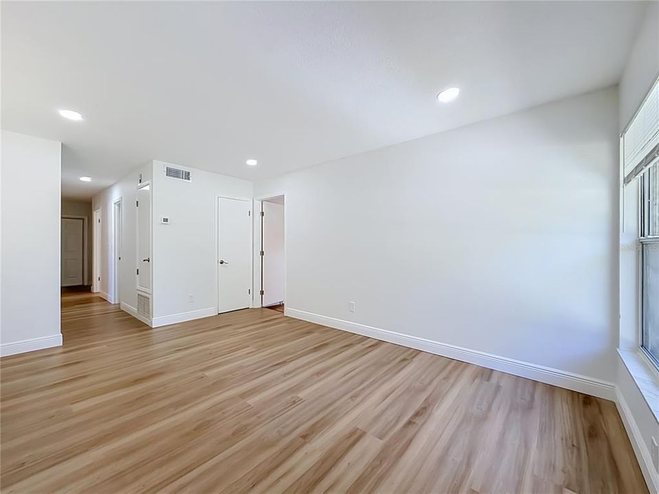 En Venta: $265,000 (4 camas, 2 baños, 1292 Pies cuadrados)