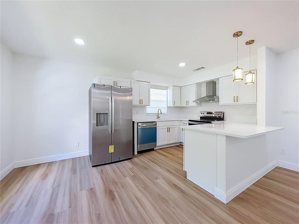 En Venta: $265,000 (4 camas, 2 baños, 1292 Pies cuadrados)