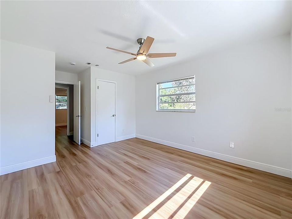 En Venta: $265,000 (4 camas, 2 baños, 1292 Pies cuadrados)