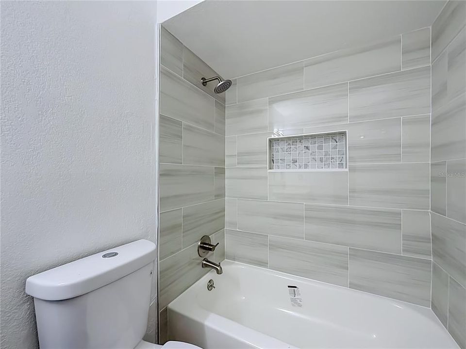 En Venta: $265,000 (4 camas, 2 baños, 1292 Pies cuadrados)