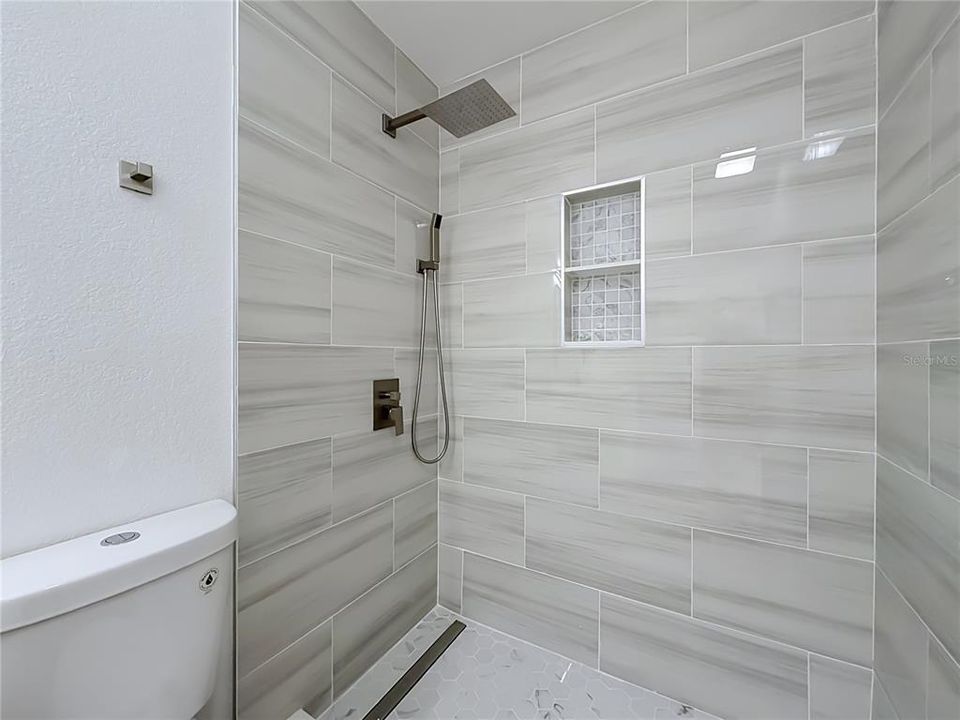 En Venta: $265,000 (4 camas, 2 baños, 1292 Pies cuadrados)