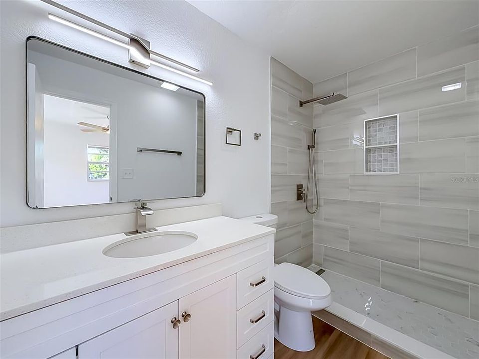En Venta: $265,000 (4 camas, 2 baños, 1292 Pies cuadrados)
