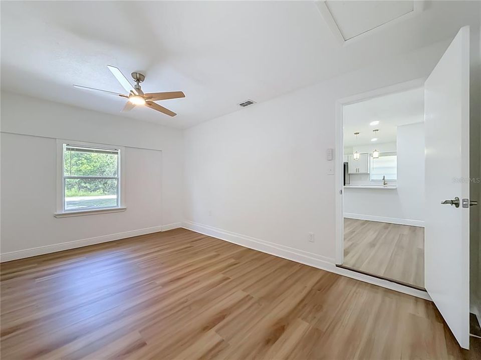 En Venta: $265,000 (4 camas, 2 baños, 1292 Pies cuadrados)