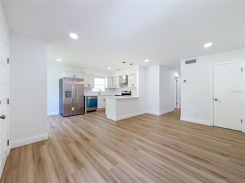 En Venta: $265,000 (4 camas, 2 baños, 1292 Pies cuadrados)