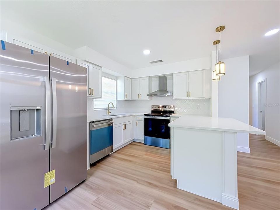 En Venta: $265,000 (4 camas, 2 baños, 1292 Pies cuadrados)