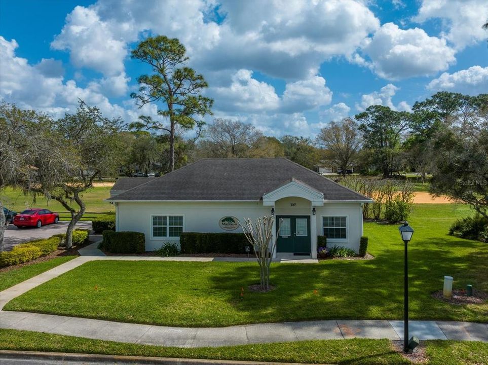 For Sale: $499,900 (4 beds, 2 baths, 1974 Square Feet)