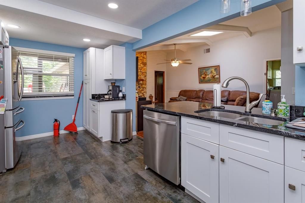 For Sale: $499,900 (4 beds, 2 baths, 1974 Square Feet)
