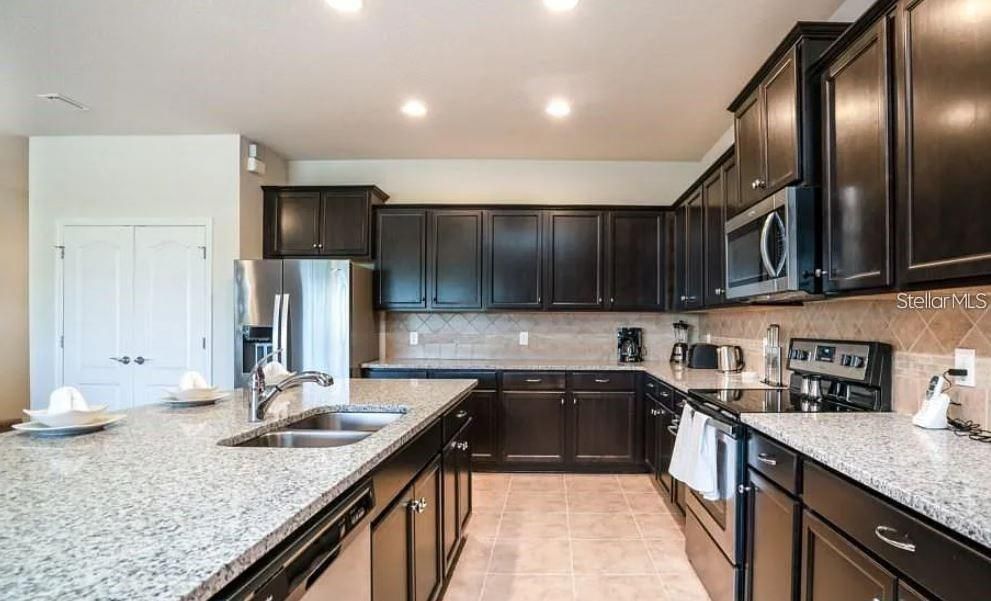 En Venta: $678,000 (9 camas, 6 baños, 4391 Pies cuadrados)