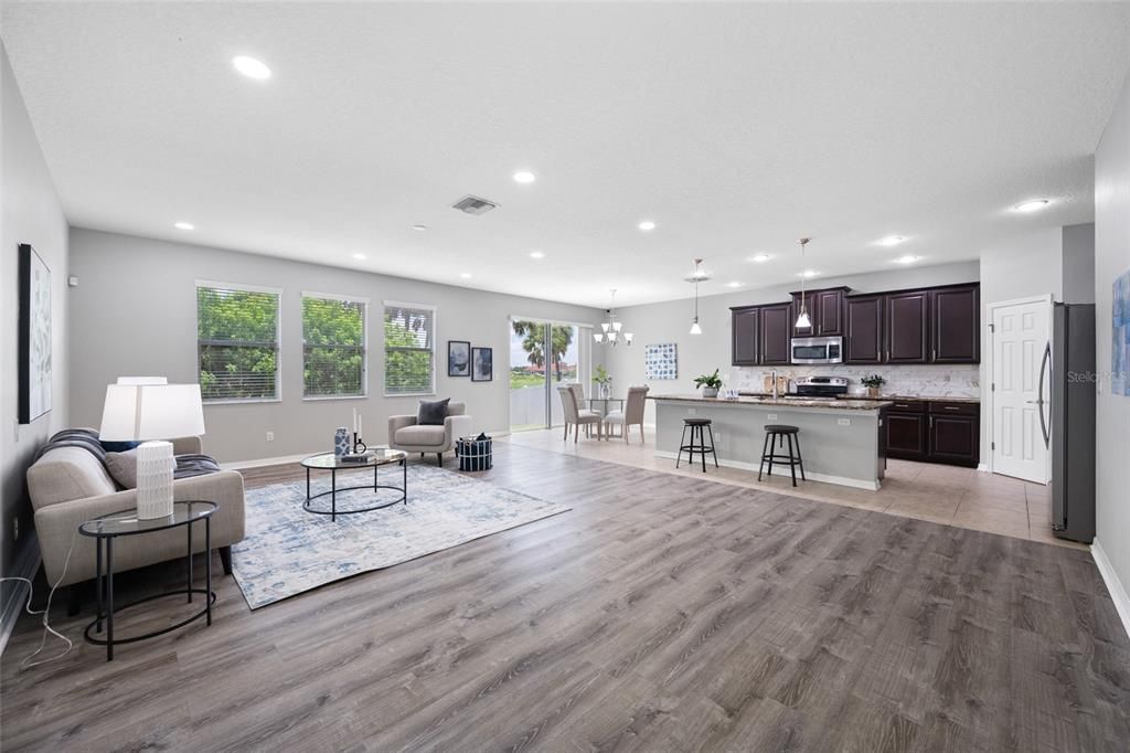 En Venta: $365,000 (4 camas, 3 baños, 2666 Pies cuadrados)