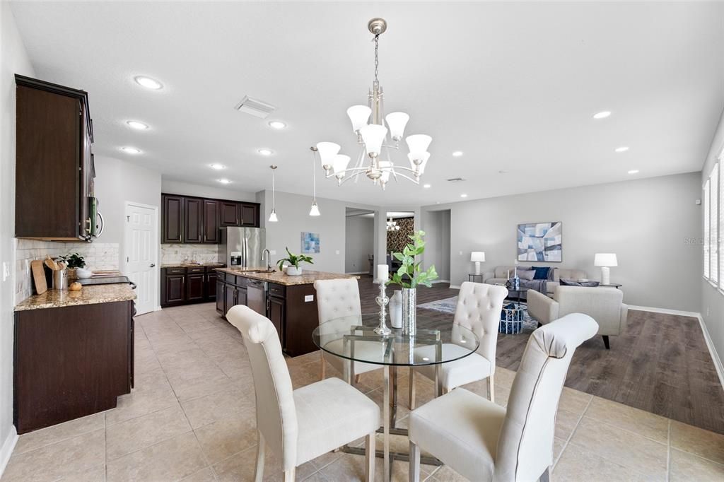 En Venta: $365,000 (4 camas, 3 baños, 2666 Pies cuadrados)