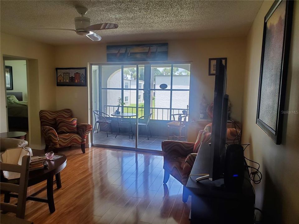 En Venta: $149,999 (2 camas, 2 baños, 956 Pies cuadrados)
