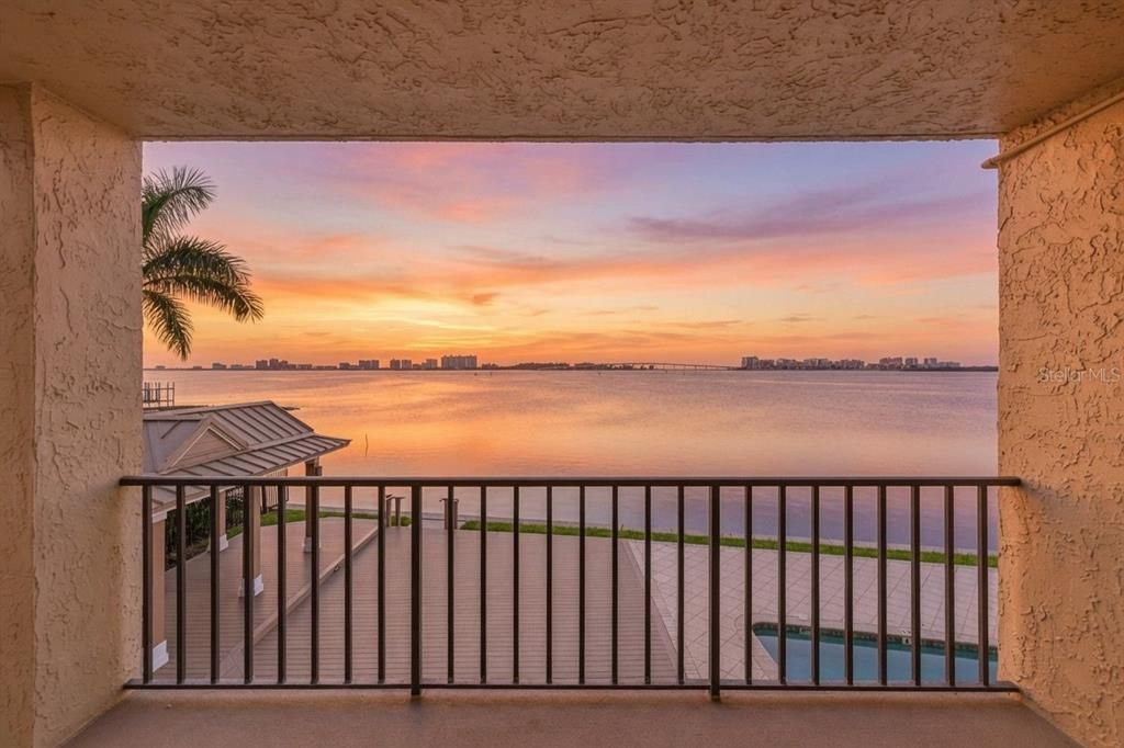 En Venta: $599,900 (2 camas, 2 baños, 1340 Pies cuadrados)