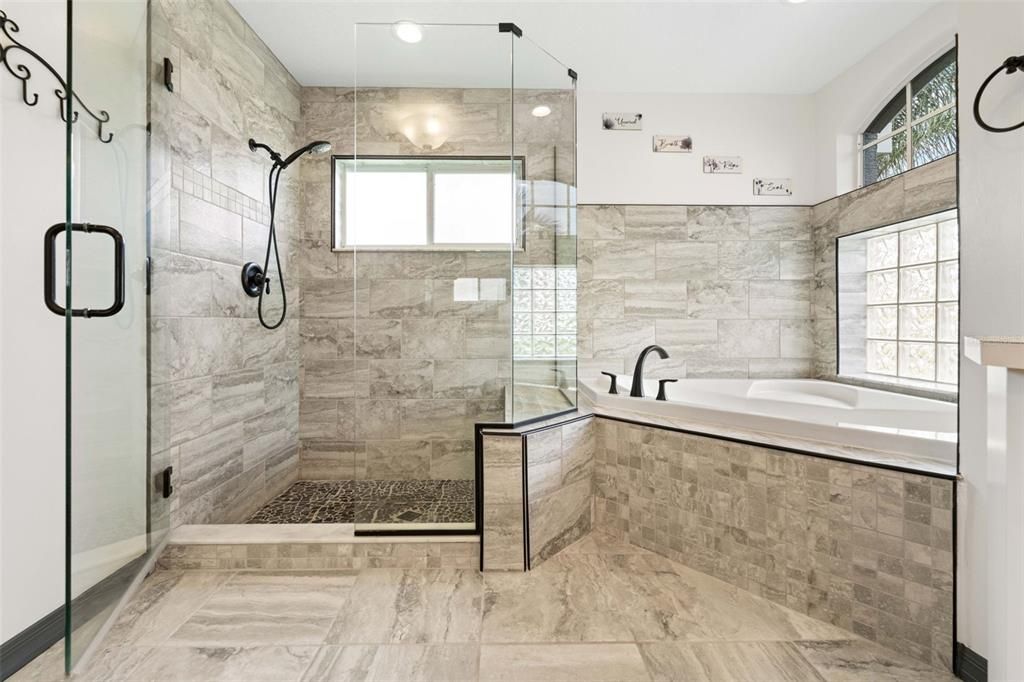En Venta: $449,000 (3 camas, 2 baños, 1898 Pies cuadrados)