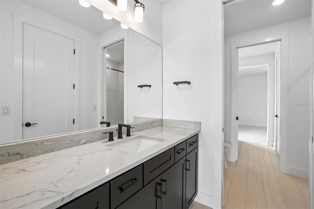 En Venta: $901,990 (5 camas, 5 baños, 4272 Pies cuadrados)