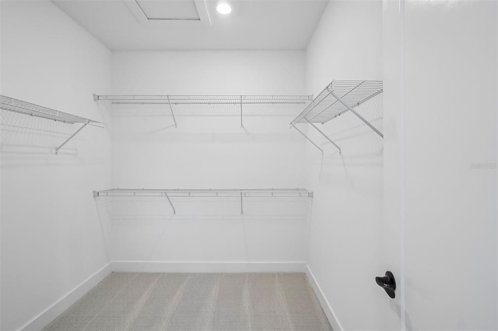En Venta: $901,990 (5 camas, 5 baños, 4272 Pies cuadrados)