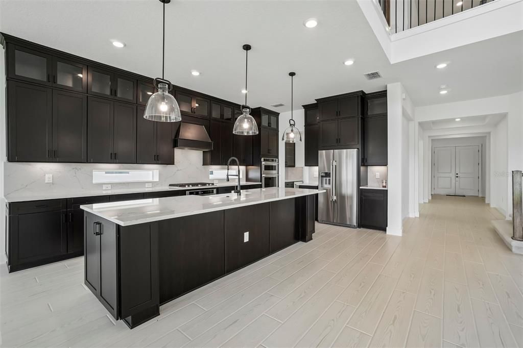 En Venta: $901,990 (5 camas, 5 baños, 4272 Pies cuadrados)