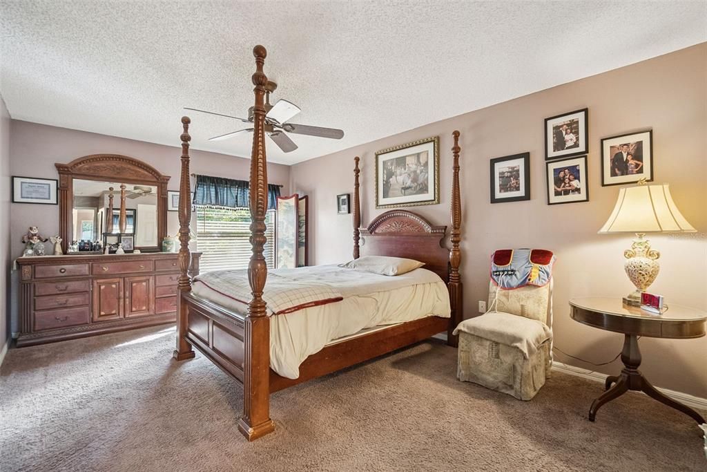 For Sale: $400,000 (4 beds, 2 baths, 2236 Square Feet)