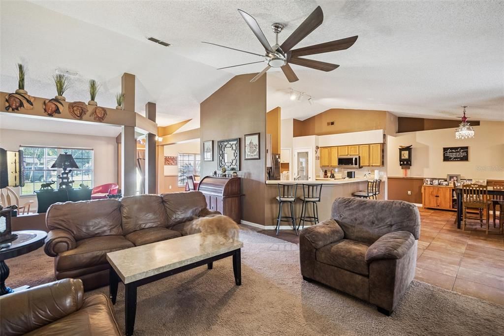 For Sale: $400,000 (4 beds, 2 baths, 2236 Square Feet)