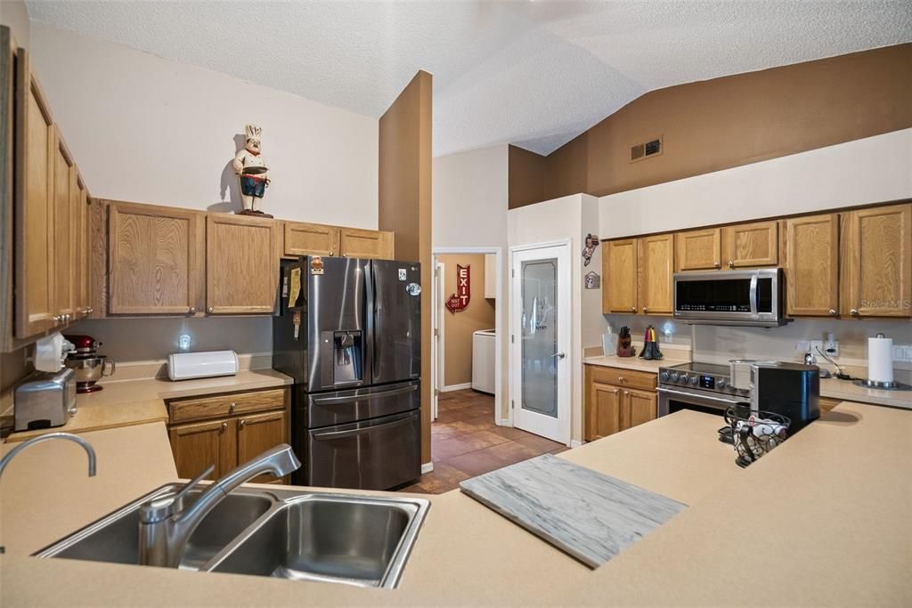 For Sale: $400,000 (4 beds, 2 baths, 2236 Square Feet)