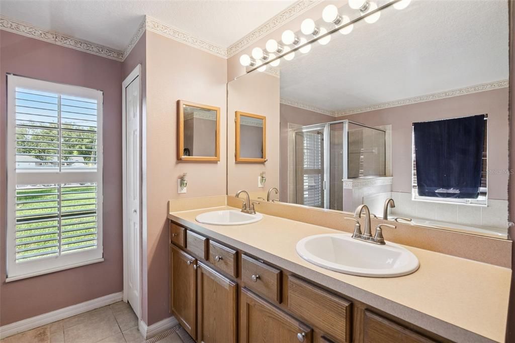 For Sale: $400,000 (4 beds, 2 baths, 2236 Square Feet)