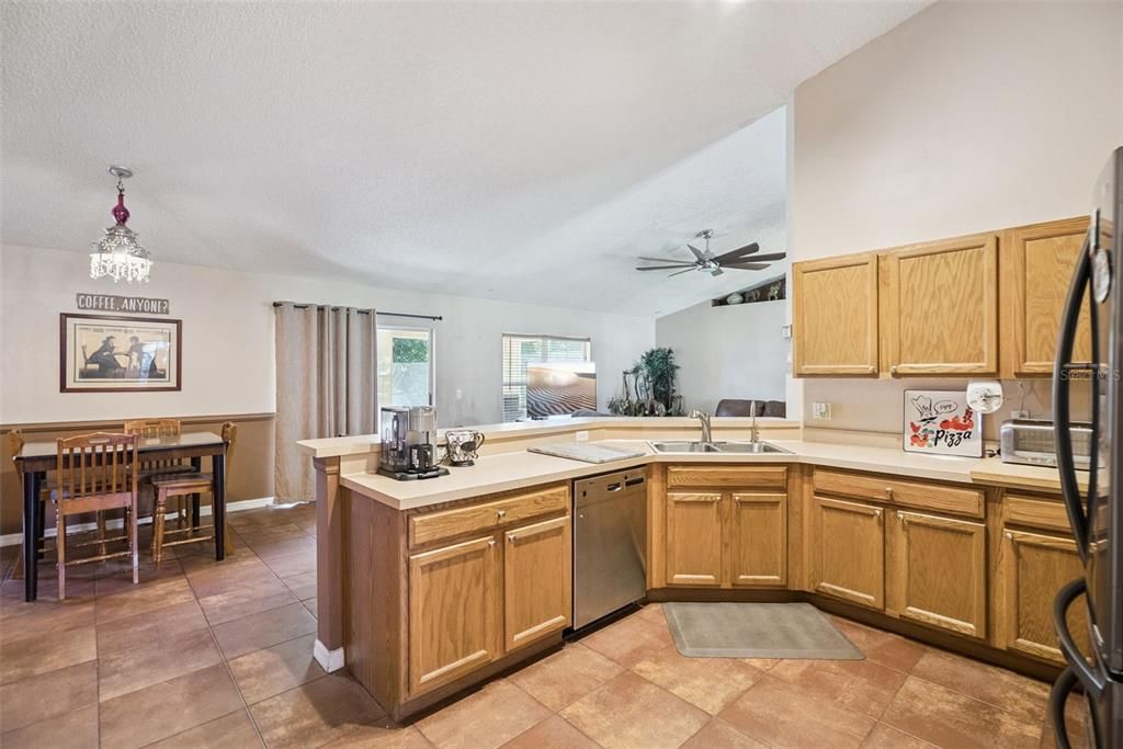 For Sale: $400,000 (4 beds, 2 baths, 2236 Square Feet)