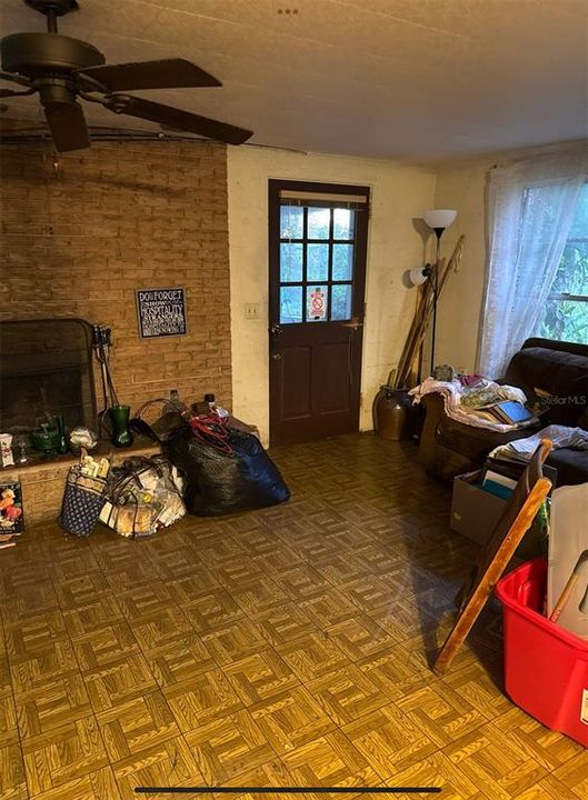 En Venta: $275,000 (3 camas, 2 baños, 1918 Pies cuadrados)