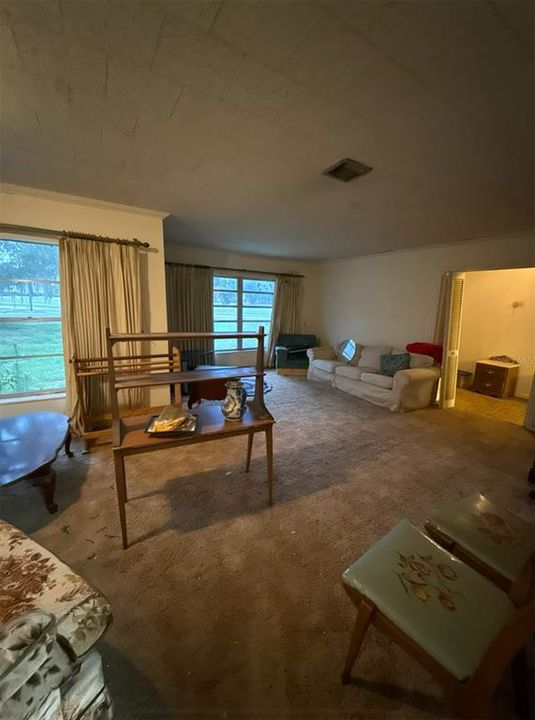 En Venta: $275,000 (3 camas, 2 baños, 1918 Pies cuadrados)
