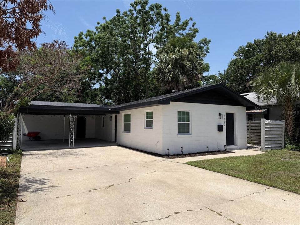Active With Contract: $1,895 (2 beds, 1 baths, 850 Square Feet)