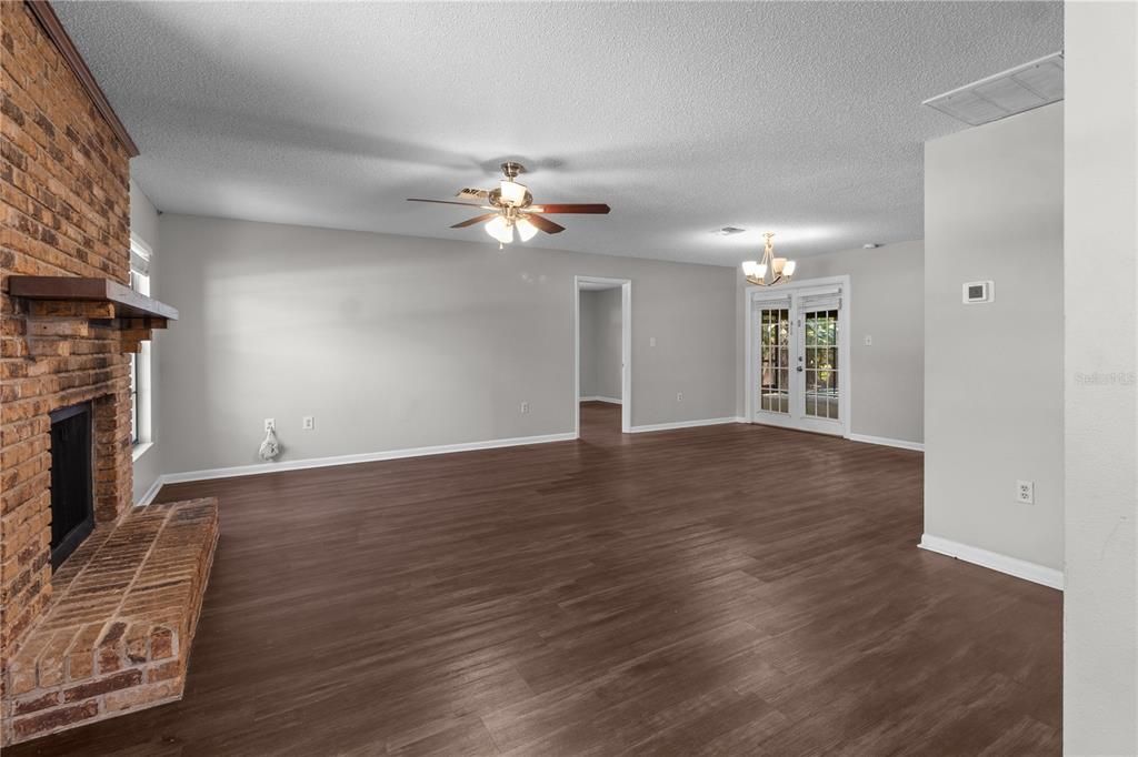 For Sale: $410,000 (4 beds, 2 baths, 1930 Square Feet)