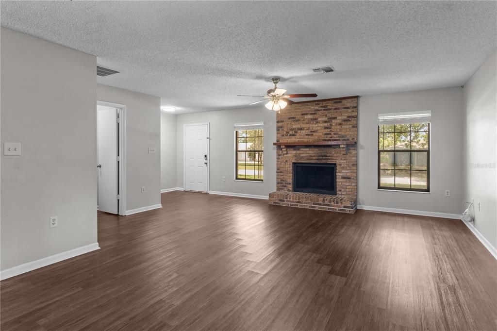 For Sale: $410,000 (4 beds, 2 baths, 1930 Square Feet)