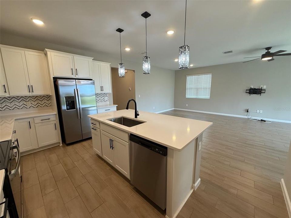 For Rent: $2,695 (4 beds, 3 baths, 2070 Square Feet)