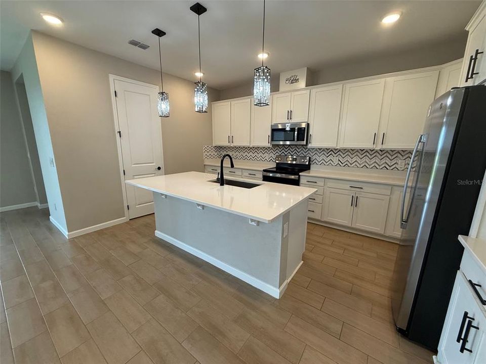 For Rent: $2,695 (4 beds, 3 baths, 2070 Square Feet)