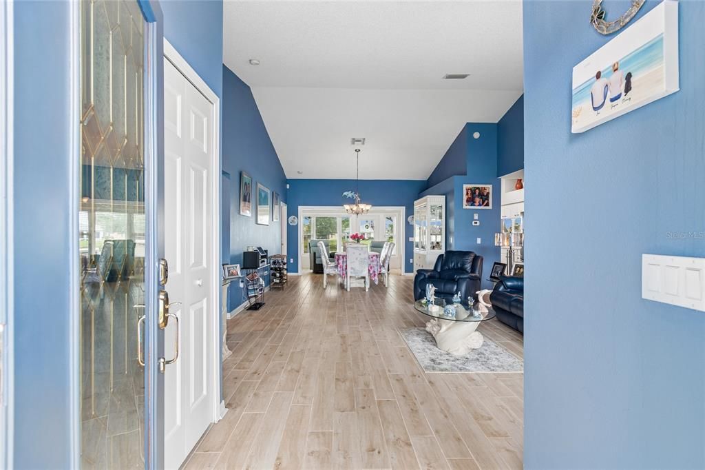 For Sale: $373,000 (2 beds, 2 baths, 1594 Square Feet)